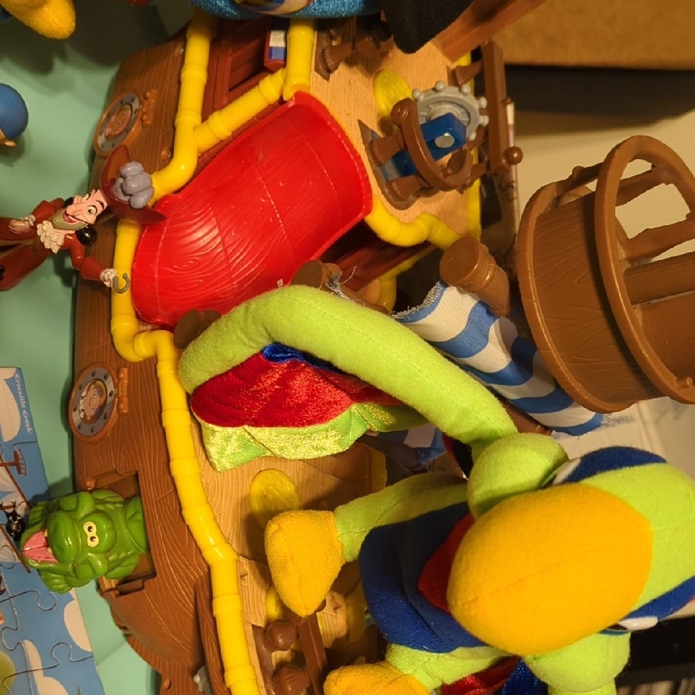 Pirate Ship Playset with Plush Parrot and Figures - Picture 7 of 8